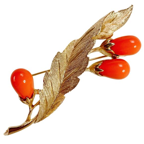 Vintage Signed Sarah Coventry 1960s Brooch Mid Century Gold Tone Faux Coral Pin - Picture 1 of 11